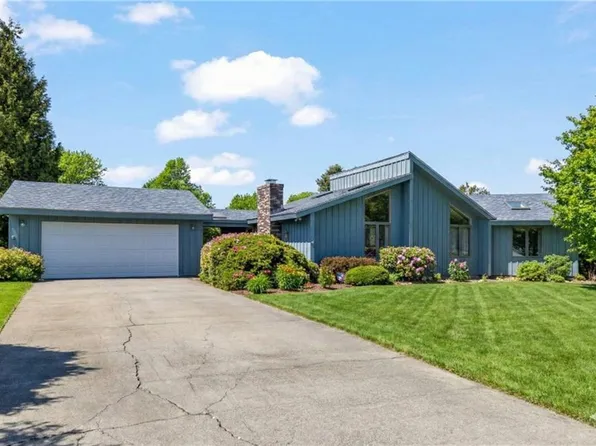 39 Almy Knoll Ter, Portsmouth, RI 02871