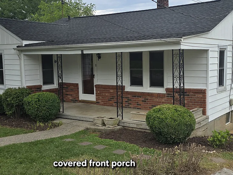 11 Sandhurst Dr — Photo 1