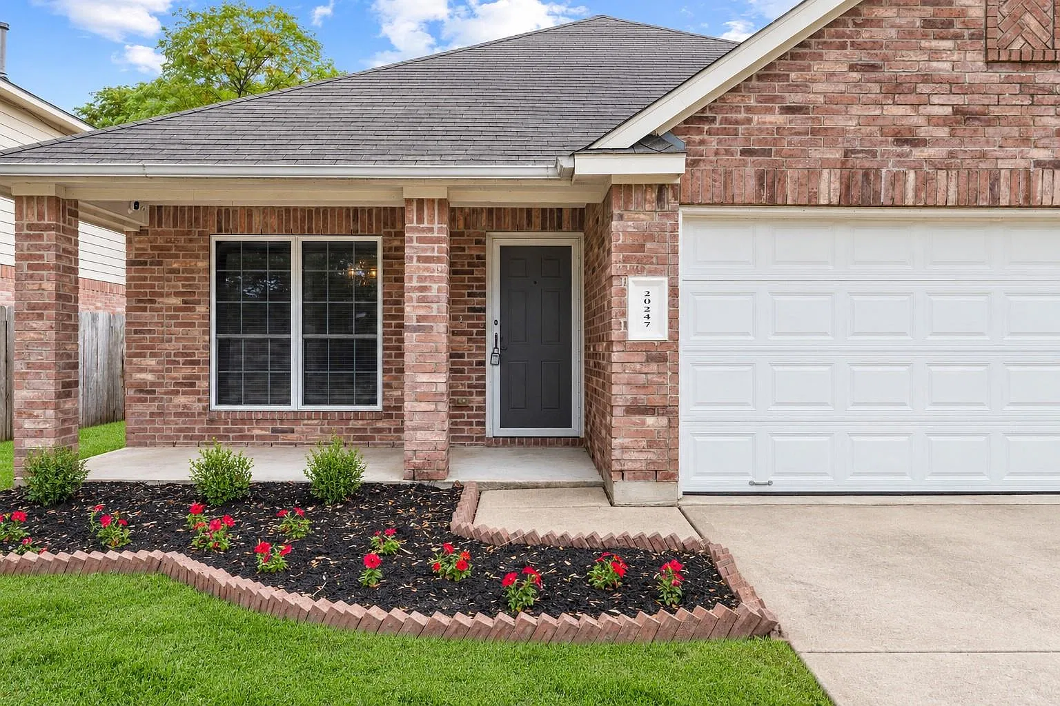 3 bed, 2.0 bath, 1728 sqft, $2,200 — Photo 4