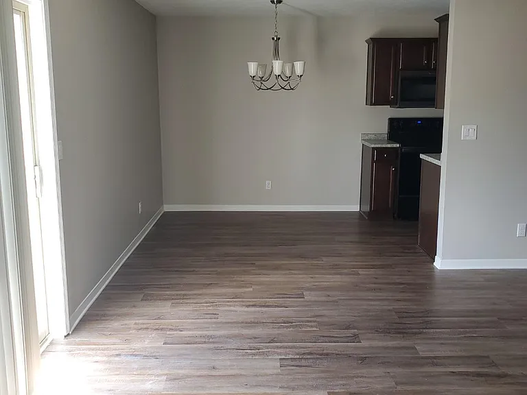 Lone Star Apartments — Photo 25