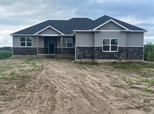 7090 Dryden Rd, Almont, MI 48003