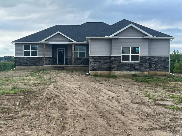 7090 Dryden Rd, Almont, MI 48003