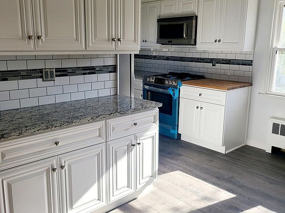 3rd image of 108 Tysens Ln