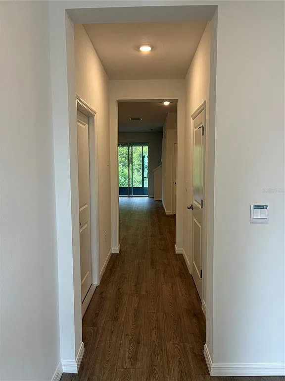3 bed, 2.5 bath, 1673 sqft, $2,140 — Photo 4