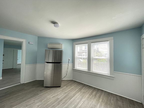 4th image of 9 Oak St Unit 1