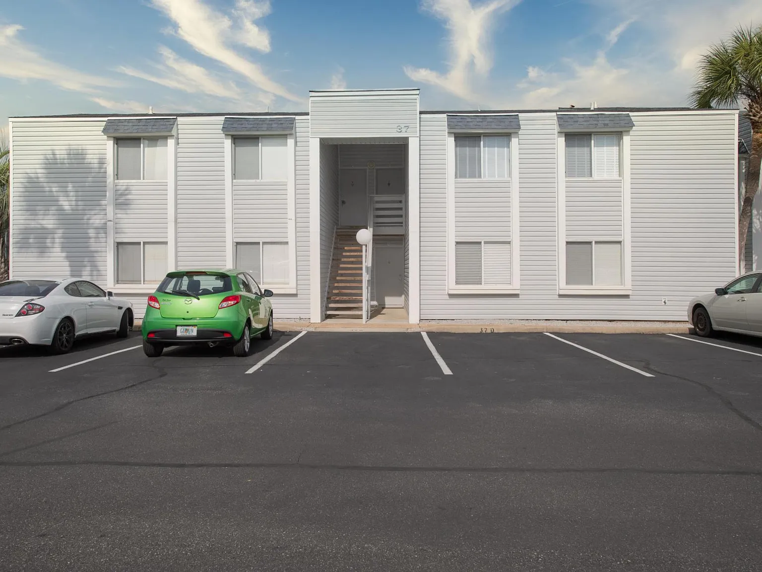 101 Old Ferry Rd — Photo 2