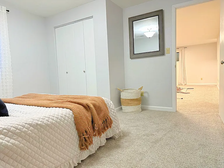 2209 Crestview Dr — Photo 43
