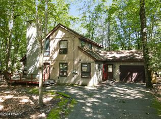 125 Laurel Hill Dr, Greentown, PA 18426