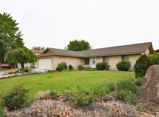 8400 W Falls Pl, Kennewick, WA 99336