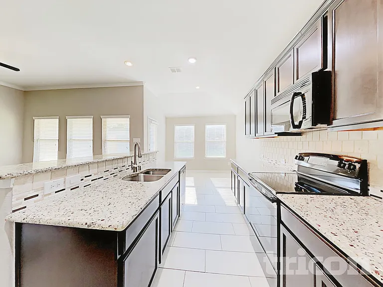 529 Cheyenne Dr — Photo 5