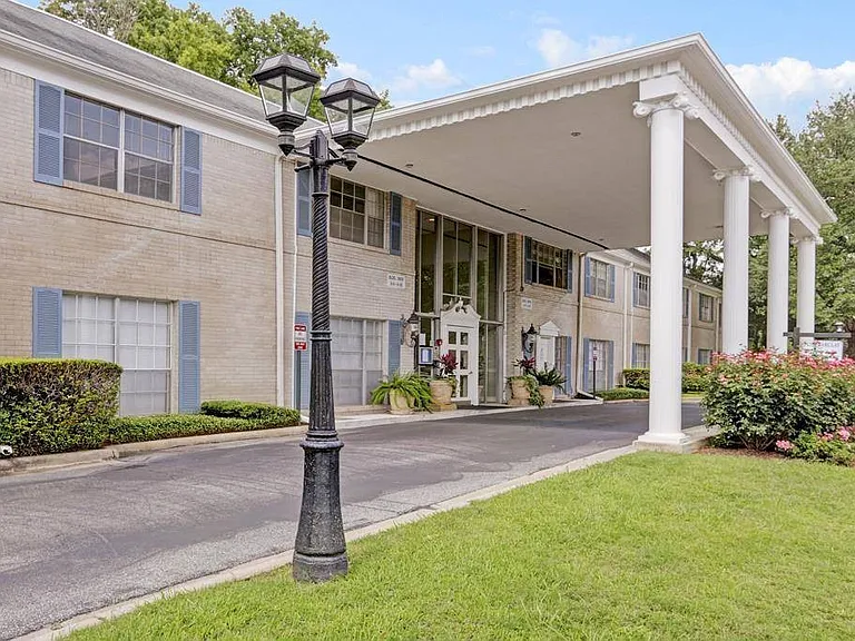 2600 Bellefontaine St #B18 — Photo 1