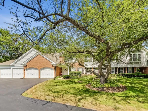 700 Burr Oak Ln APT A, Prospect Heights, IL 60070