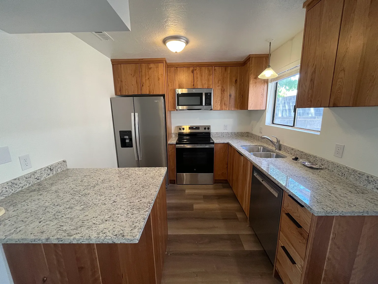 3 bed, 1.5 bath, 1134 sqft, $1,500 — Photo 2