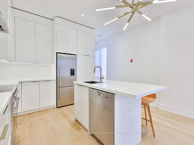 234 Brock Ave #MAIN — Photo 4