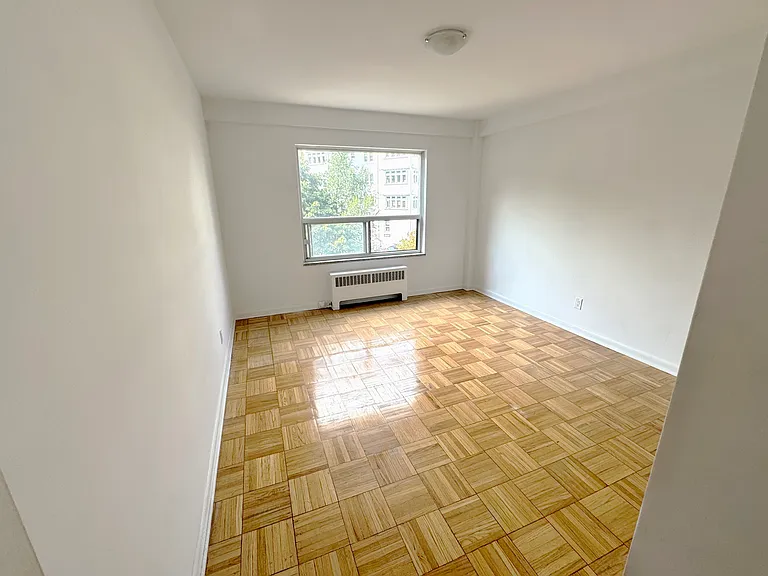 1603 Bathurst St — Photo 29