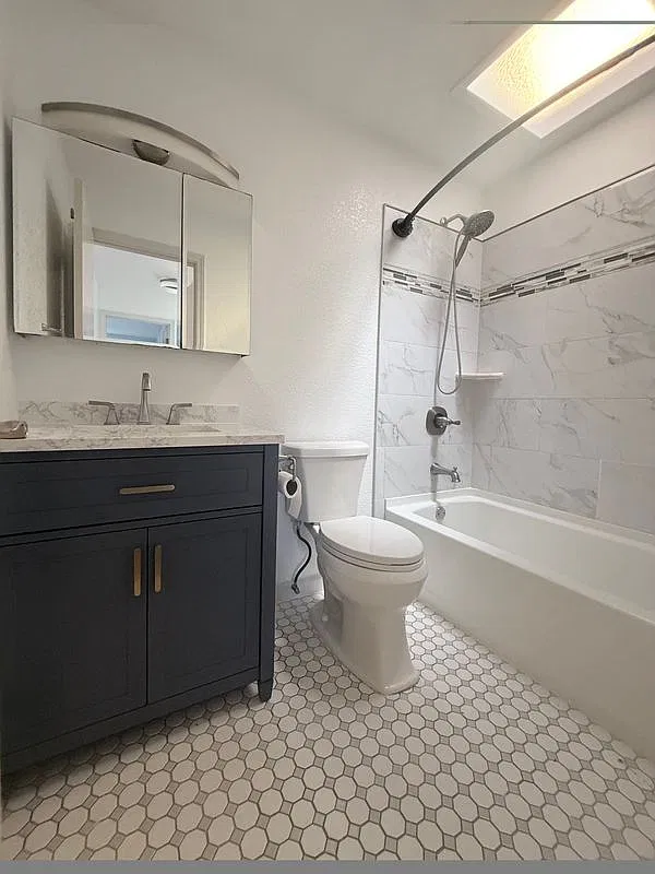2 bed, 1.5 bath, 1000 sqft, $3,711 — Photo 4