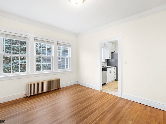 5th image of 239 Washington St