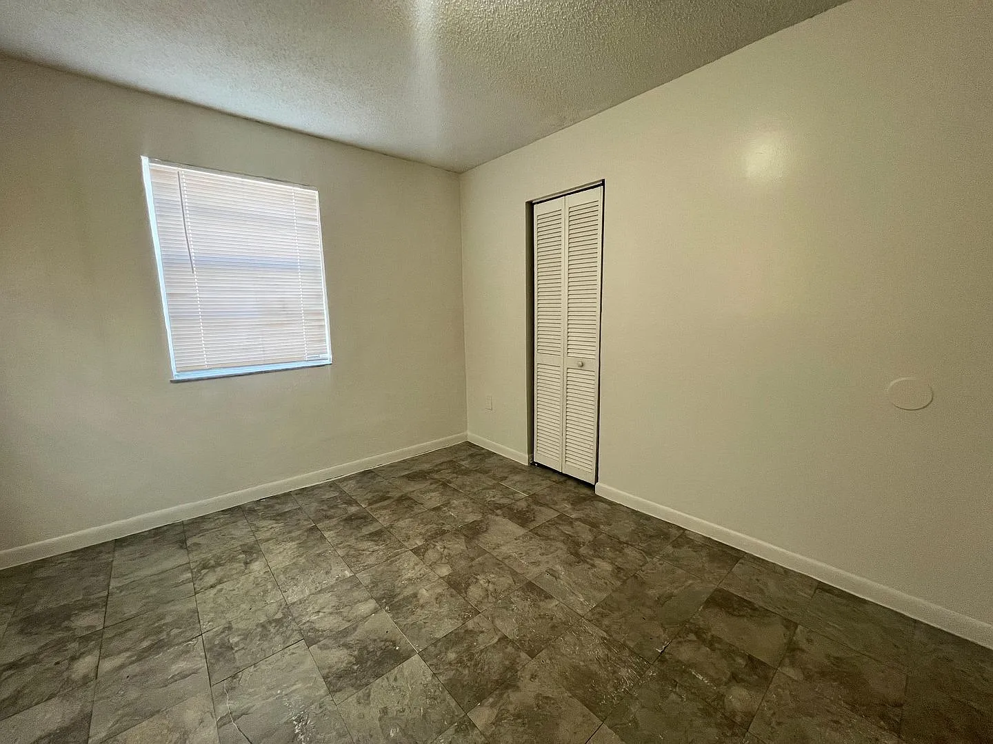 Modern Comfort: Newly Updated 2BR/1BA, Vinyl Tile Flooring, Spacious Living, Near Downtown Miami! — Photo 2