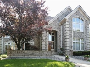 9000 Turnberry Dr, Burr Ridge, IL 60527