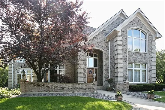 9000 Turnberry Dr photo 1