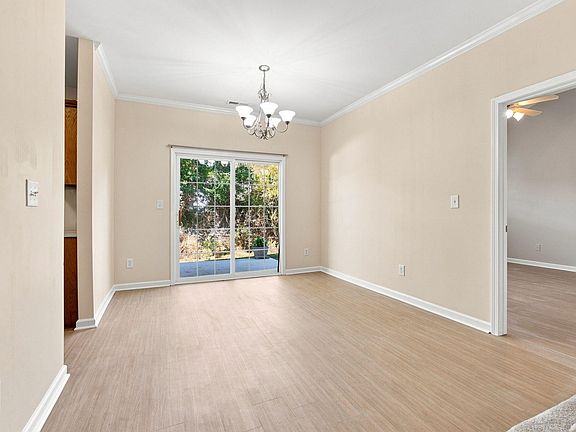 4th image of 8111 Willowglen Dr