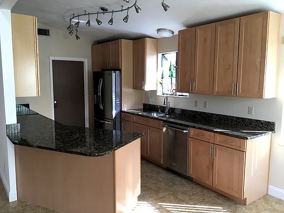 Kitchen with Breakfast Bar