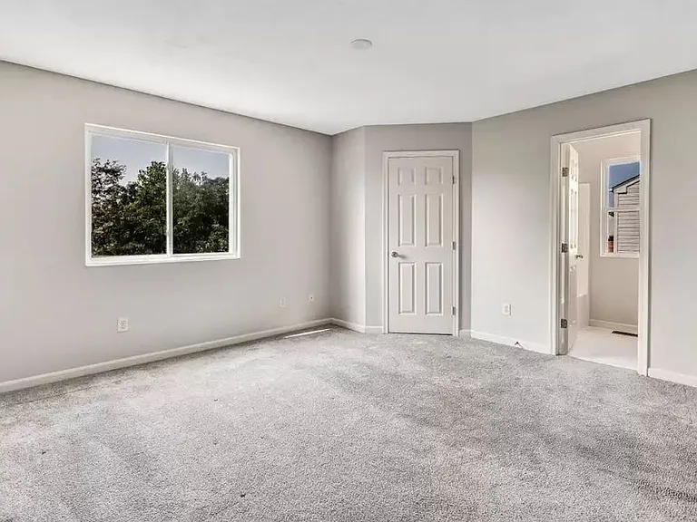 2311 Adams Creek Dr — Photo 7