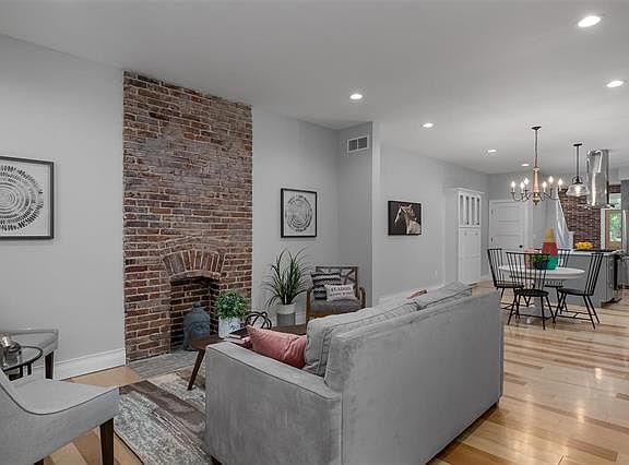 3rd image of 2923-2925 Sidney St