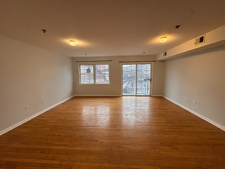 17 Norfolk St #2 — Photo 5