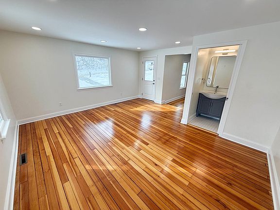 5th image of 602 Grove St