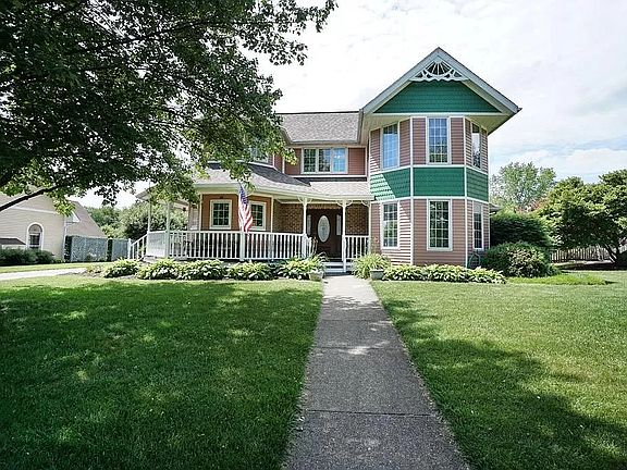 3rd image of 387 Victoria Pl