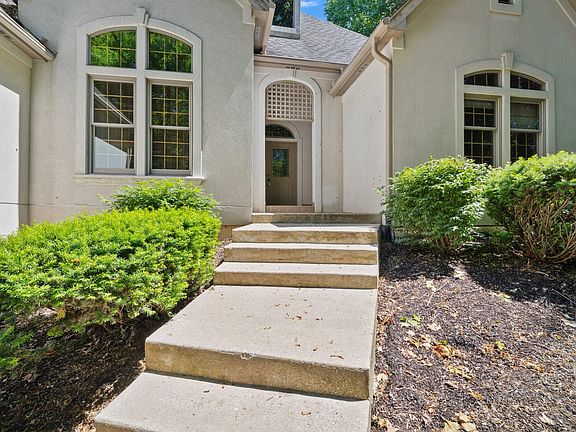 2nd image of 907 Buckthorne Ct