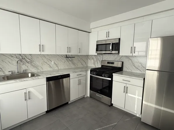 197-05A 65th Cres APT 2A, Fresh Meadows, NY 11365