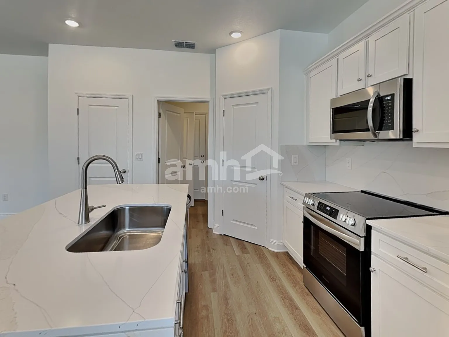 3 bed, 2.5 bath, 1685 sqft, $2,515 — Photo 3