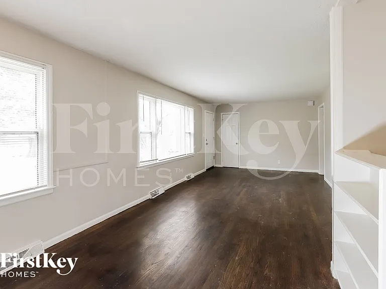 1403 NE 67th Pl — Photo 6