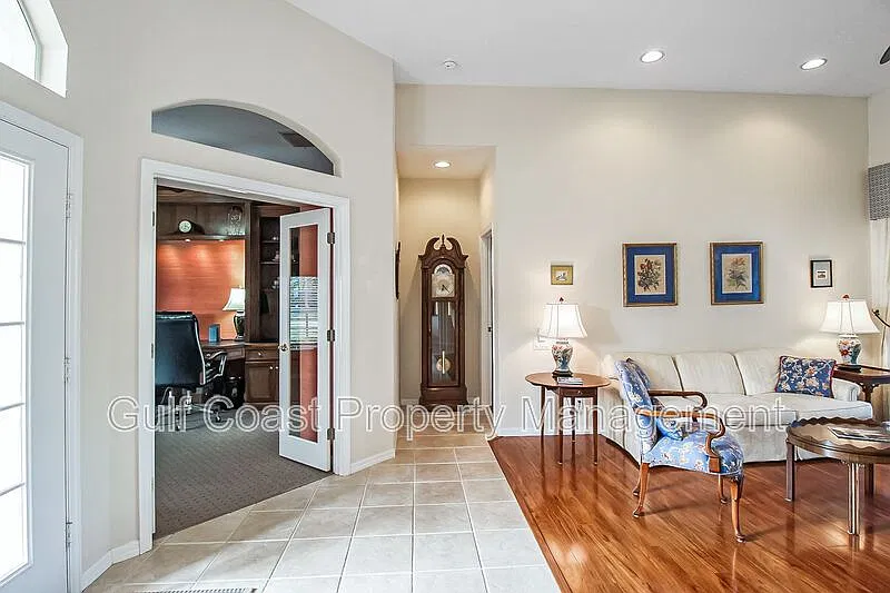3 bed, 2.0 bath, 2413 sqft, $3,600 — Photo 3