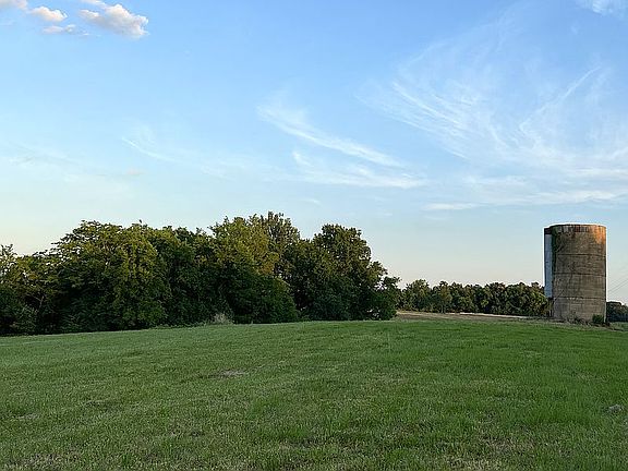 102 yr old silo! (stable)