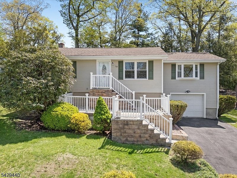 1st image of 119 Rollins Trl