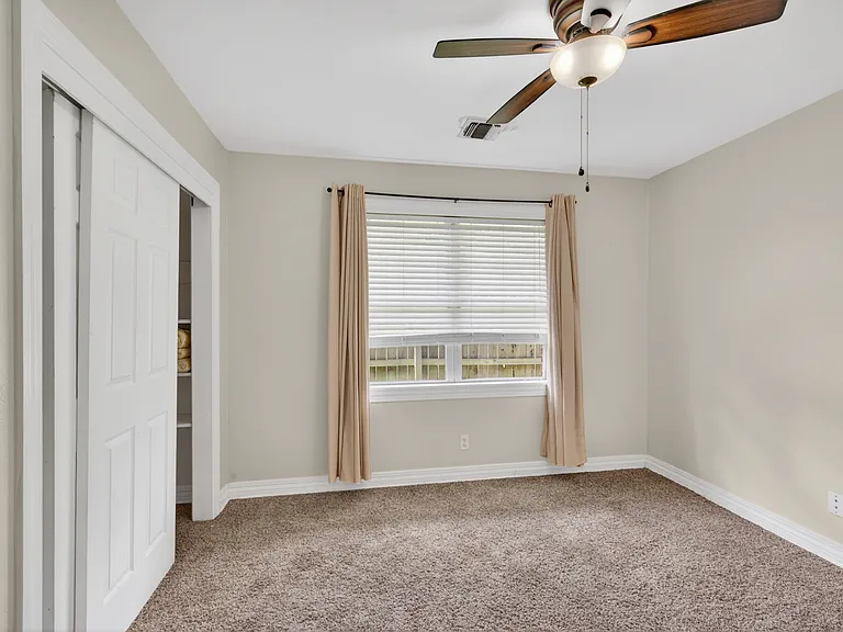 1911 Bermuda St — Photo 15