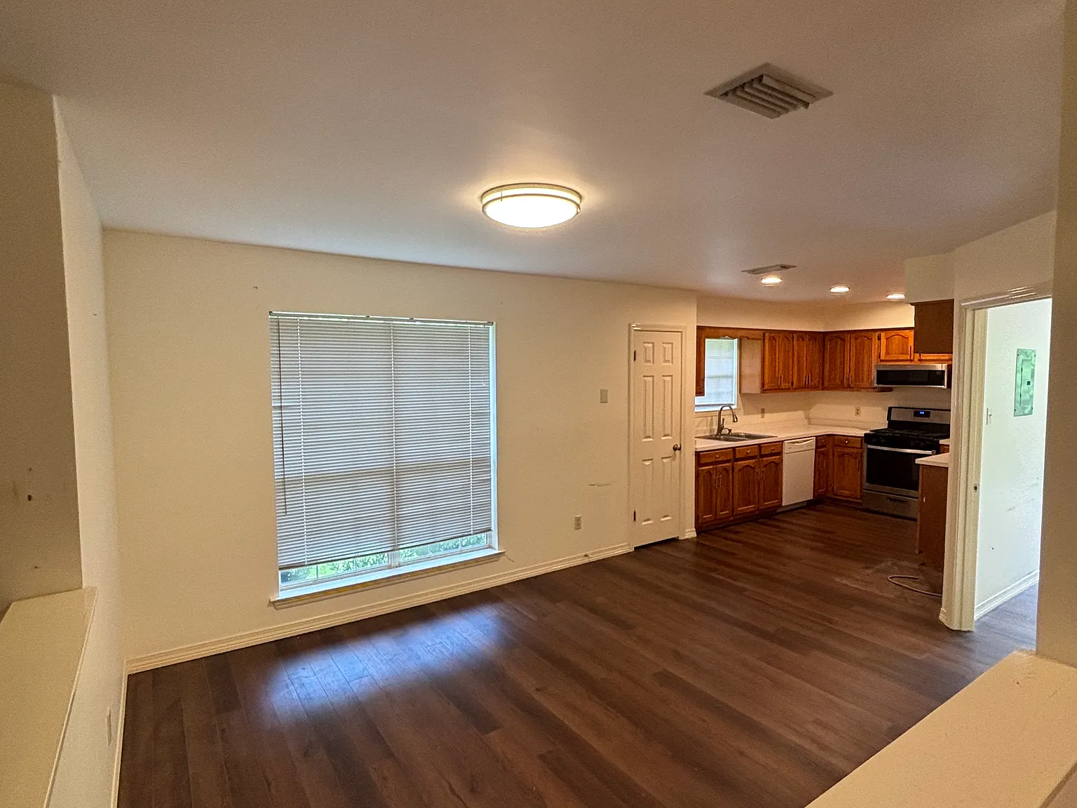 763 Linlen Ave — Photo 2