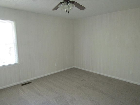 3rd image of 128 Schenkelwood Dr