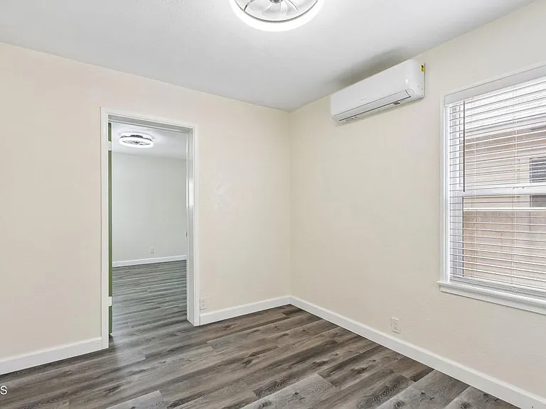 5616 N Gladys Ave — Photo 18