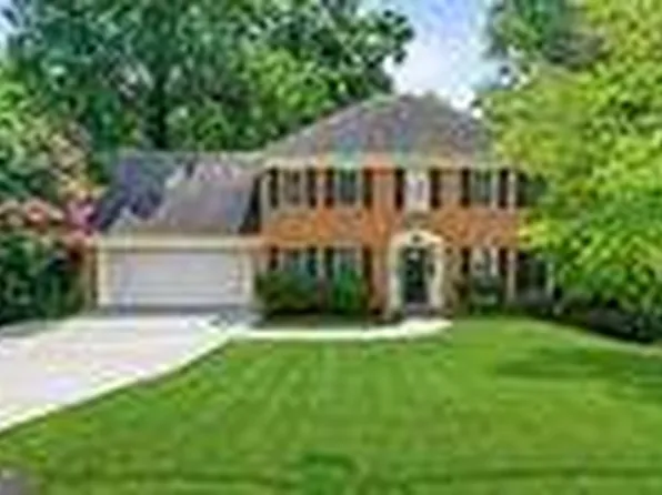 5040 Huntshire Ln SW, Lilburn, GA 30047