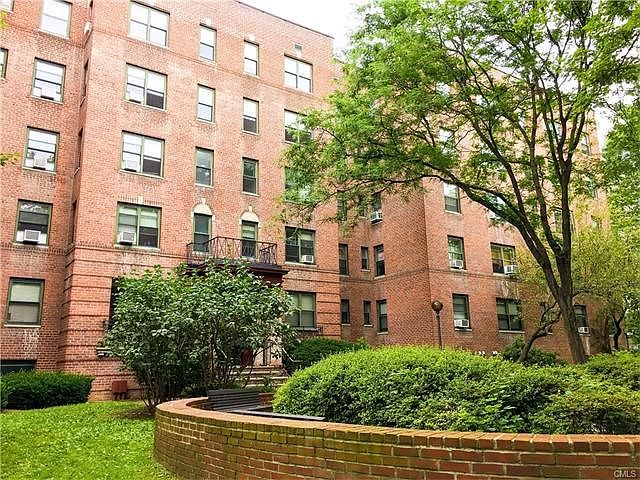 1st image of 122 Hoyt St APT 2D