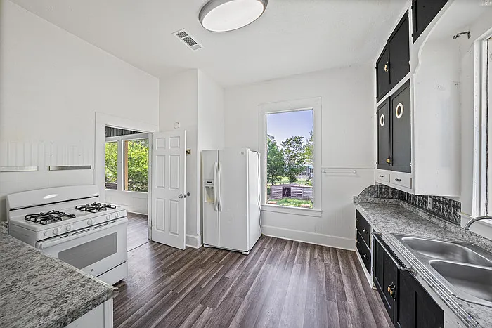 433 E Davilla St — Photo 3
