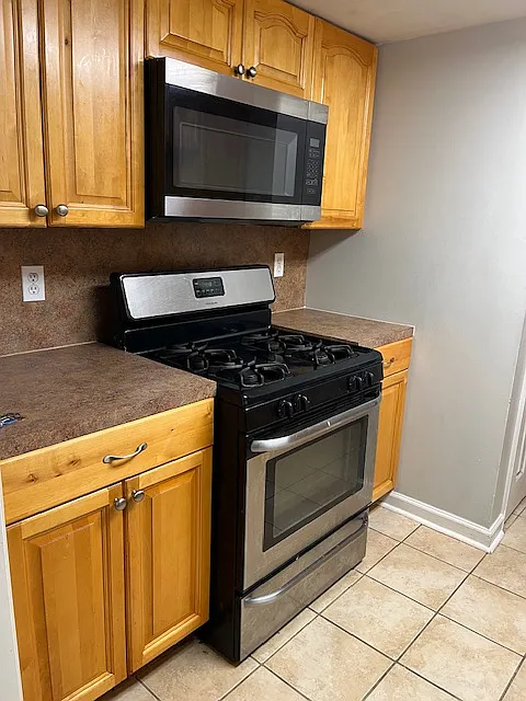Stove/Microwave side of galley kitchen