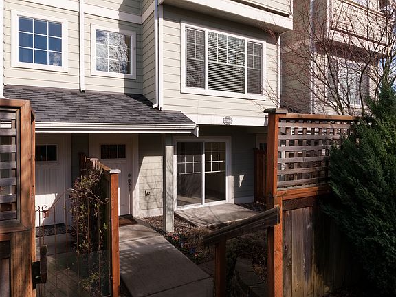 Private Patio & Garden Area