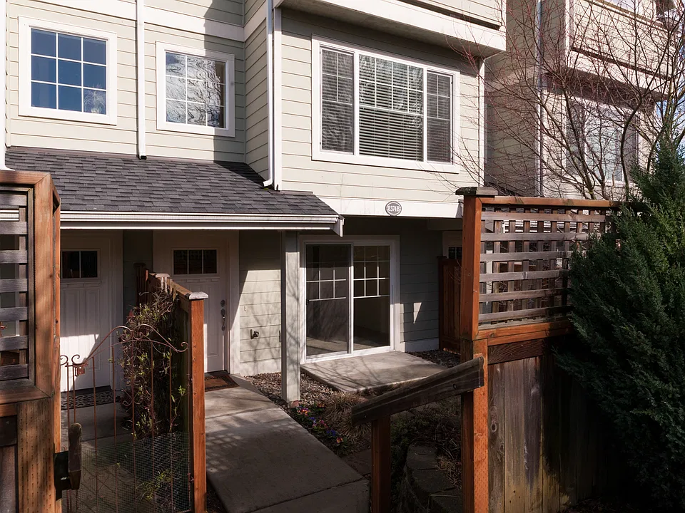 Private Patio & Garden Area
