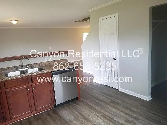 103 Dormont Dr NE — Photo 17