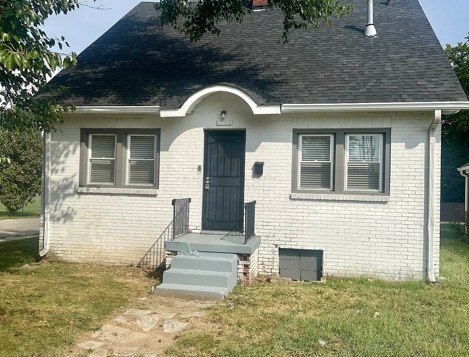 3 bed, 972 sqft, $1,250 — Photo 1